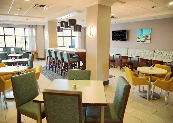 Hampton Inn & Suites Cathedral City