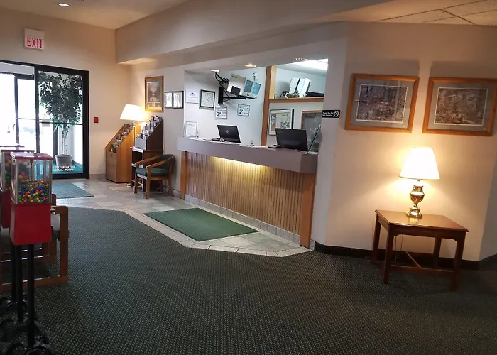 Americas Best Value Inn & Suites - Tahquamenon Country