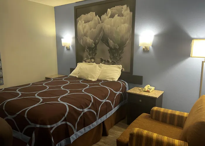 Super 8 By Wyndham Cleveland Tx Hotel