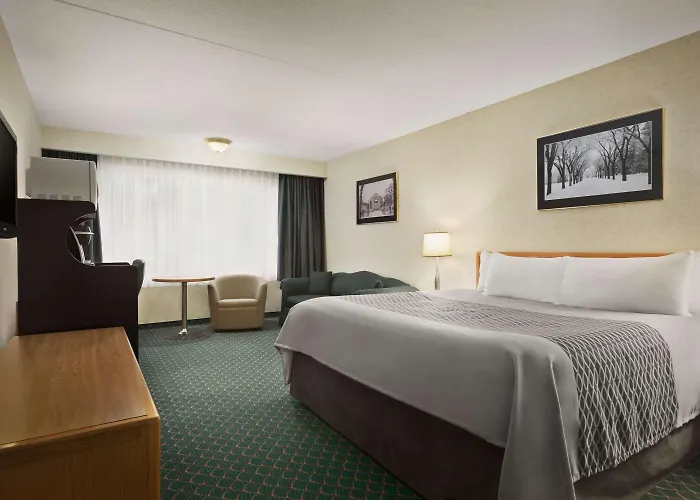 Travelodge By Wyndham Winnipeg East