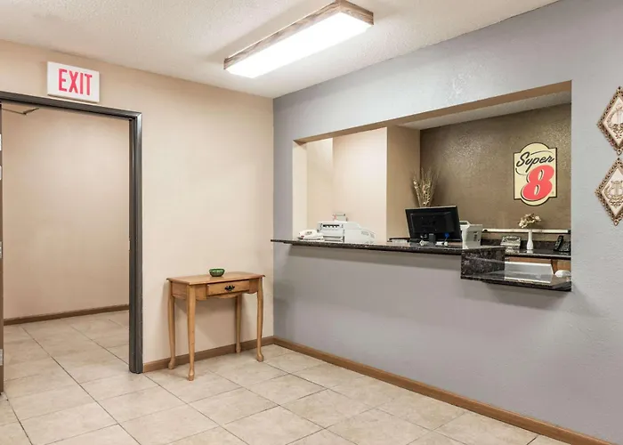 Super 8 By Wyndham Greenville