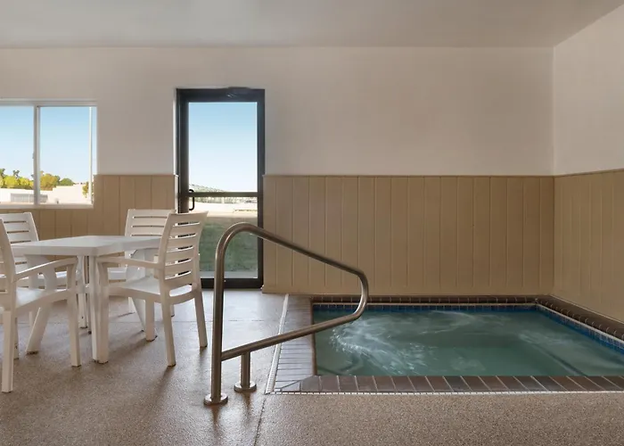 Super 8 By Wyndham Sioux Falls