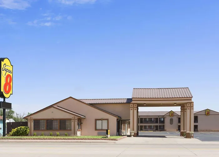 Super 8 By Wyndham Childress