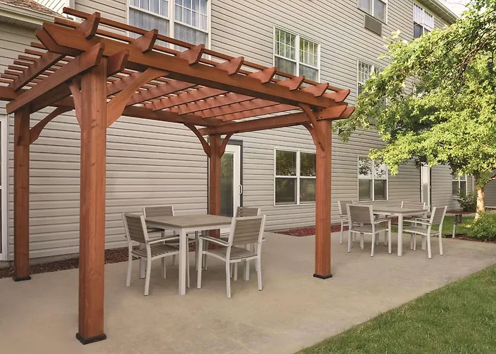 Country Inn & Suites By Radisson, Pella, Ia