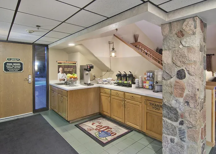 Boarders Inn & Suites By Cobblestone Hotels - Faribault