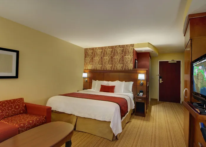 Courtyard By Marriott Madison East Hotel