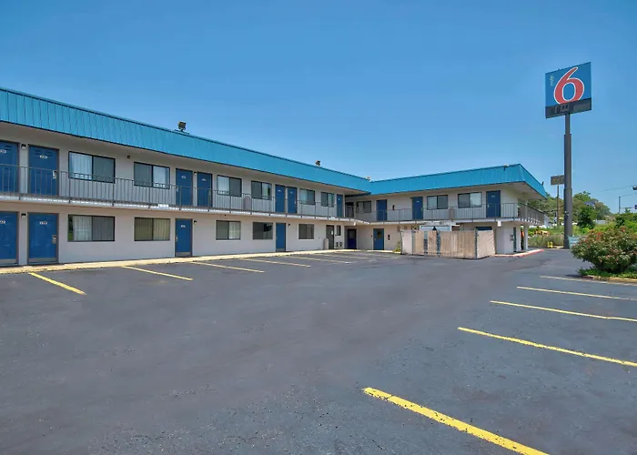 Motel 6-Russellville, Ar