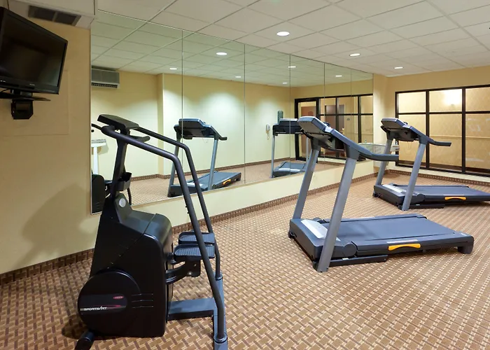 Holiday Inn Express Hotel & Suites-North East By Ihg