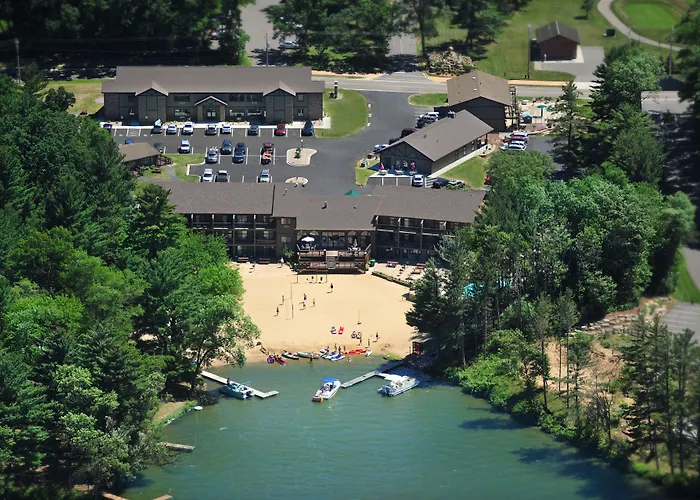 Sunset Bay Resort & Suites Lake Delton