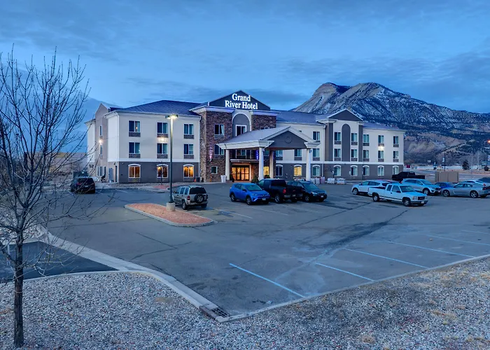 Grand River Hotel Parachute