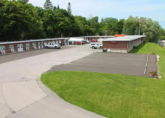 Budget Host Crestview Inn