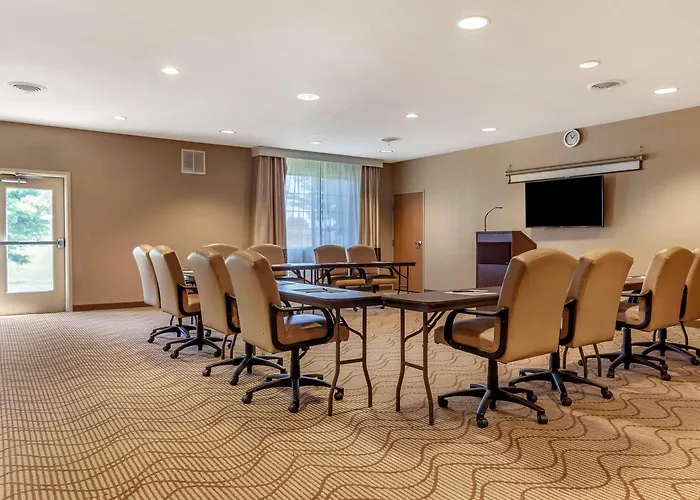 Comfort Suites Delavan - Lake Geneva Area