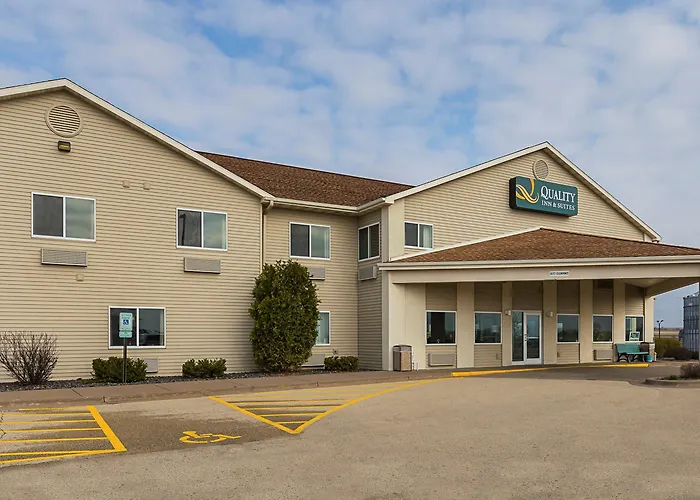 Quality Inn & Suites Belmont - Platteville