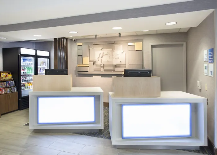 Holiday Inn Express Kansas City - At The Legends! By Ihg Bonner Springs