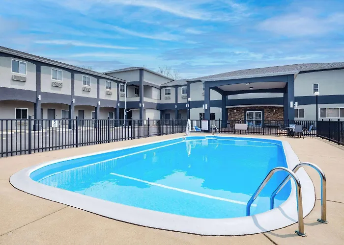 Days Inn & Suites By Wyndham Niagara Falls/Buffalo