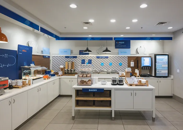 Holiday Inn Express & Suites Marquette By Ihg