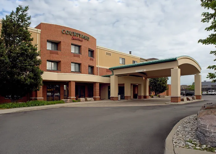 Courtyard By Marriott Hamilton Hotel