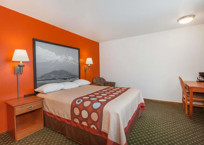 Super 8 By Wyndham Cloverdale Wine Country