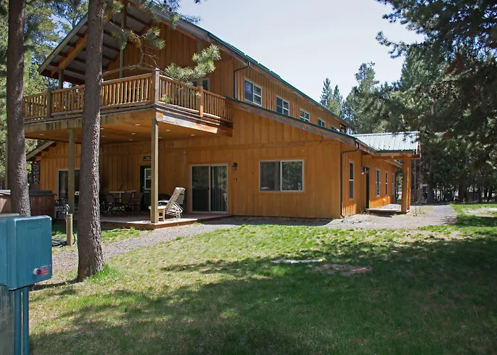 Diamondstone Guest Lodges