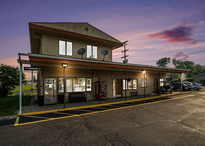 Great Lakes Inn & Suites