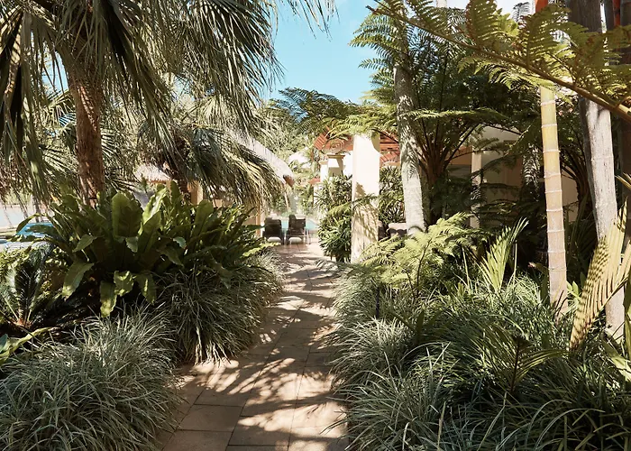 Sea Change Beachfront Apartments Trinity Beach