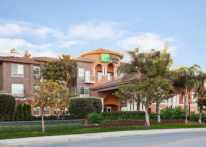 Holiday Inn Express & Suites By Ihg