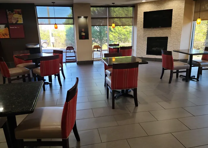 Comfort Suites Forsyth Near I-75