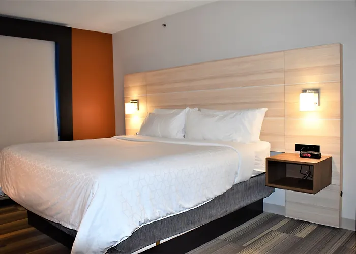 Holiday Inn Express Hotel & Suites Sedalia By Ihg