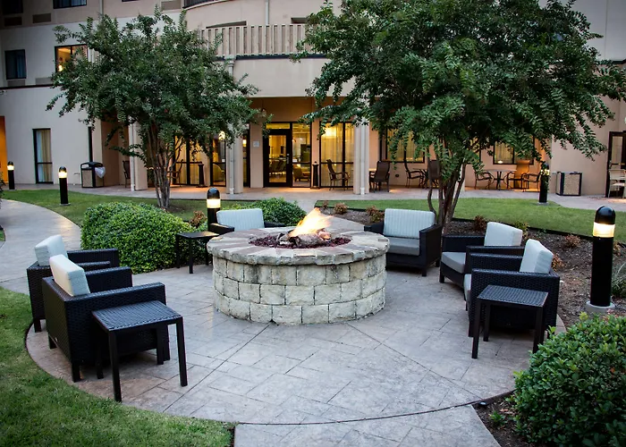 Courtyard By Marriott Norman Hotel