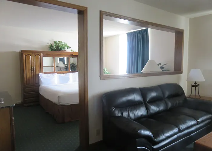 Baymont By Wyndham Fargo Hotel