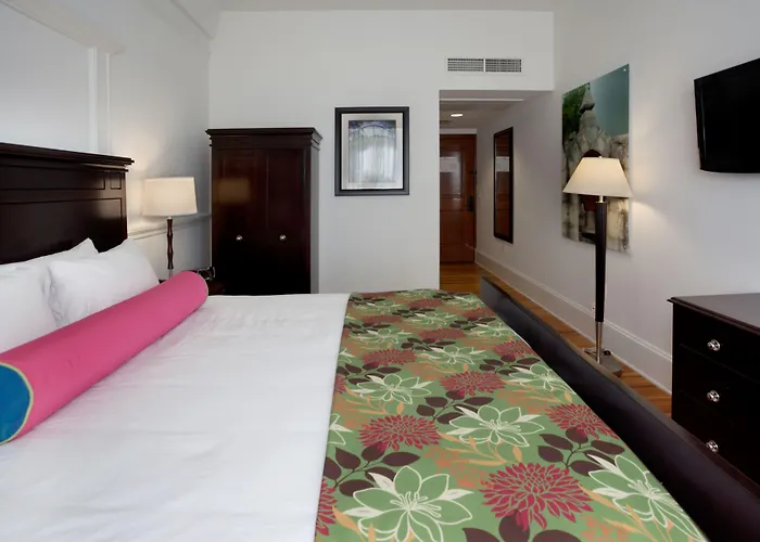 Hotel Gibbs Downtown Riverwalk