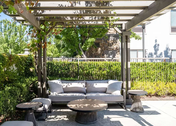 Hampton Inn & Suites Windsor-Sonoma Wine Country
