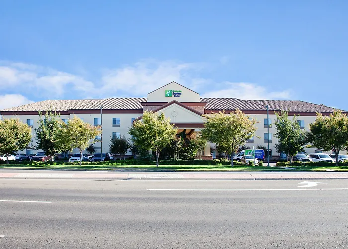 Holiday Inn Express & Suites Clovis Fresno Area By Ihg