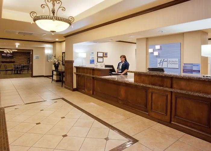 Holiday Inn Express & Suites Dinuba West By Ihg