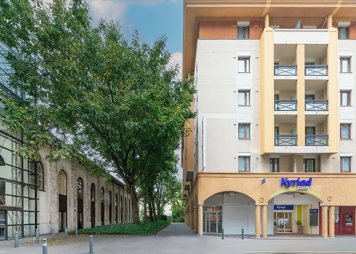 Kyriad Chambéry Centre - Hôtel et Résidence