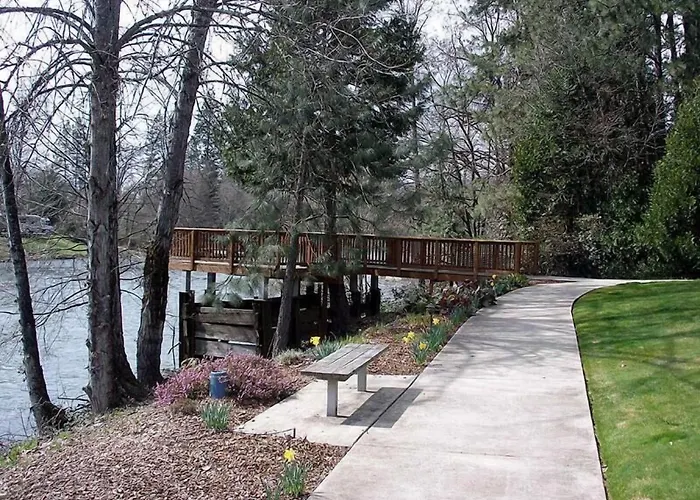 Edgewater Inn Shady Cove