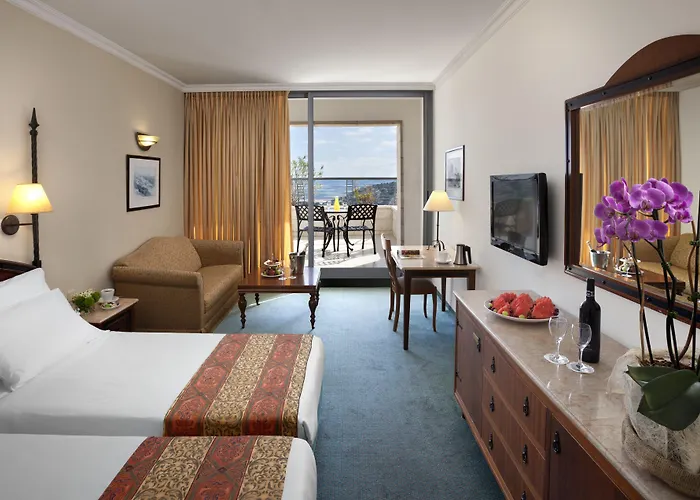 Golden Crown Hotel