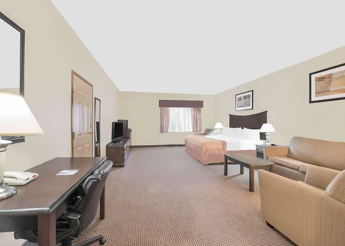 Baymont By Wyndham Snyder Hotel