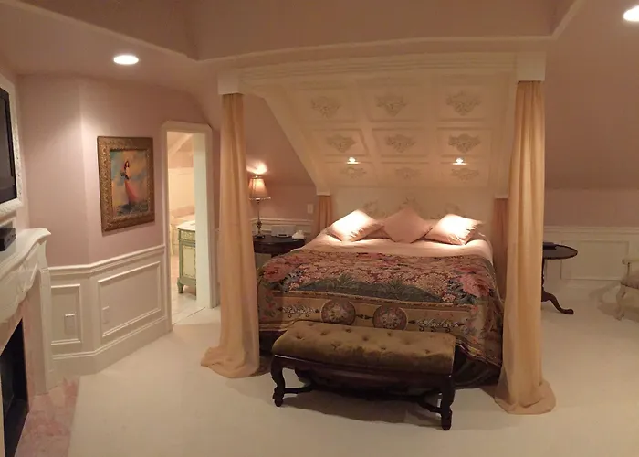 Cameo Heights Mansion And The Vine Fine Dining Restaurant
