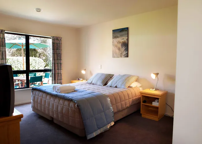 Clearbrook Motel & Serviced Apartments