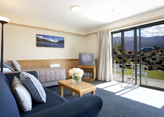 Clearbrook Motel & Serviced Apartments