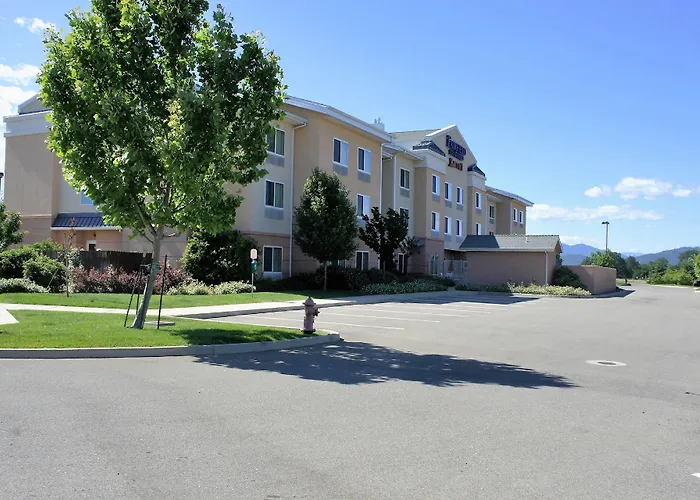 Fairfield Inn & Suites Redding
