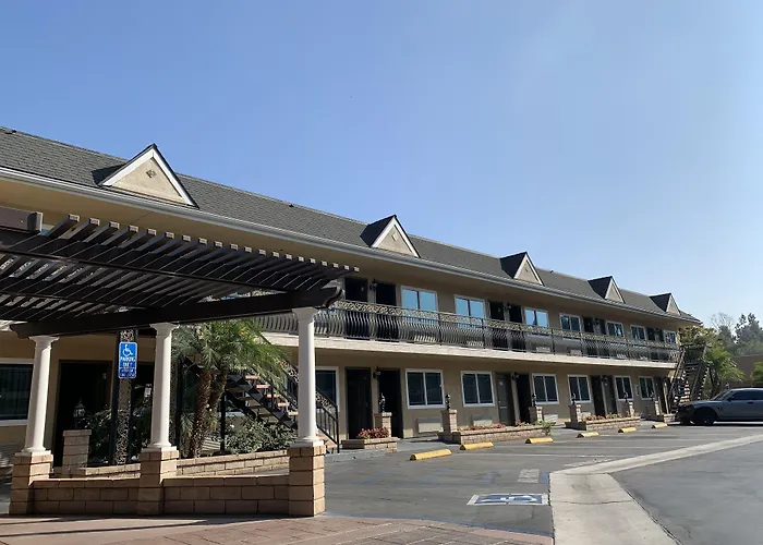 Walnut Inn & Suites West Covina