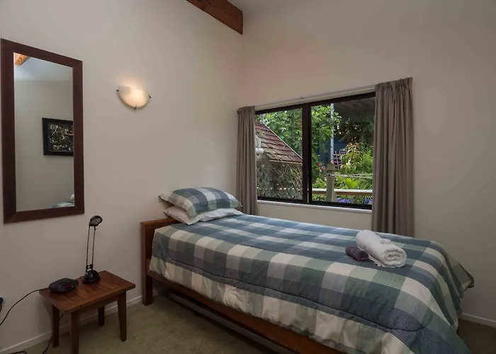 By The Bay Beachfront Apartments Mangonui