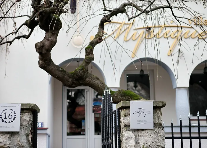 Villa Mystique