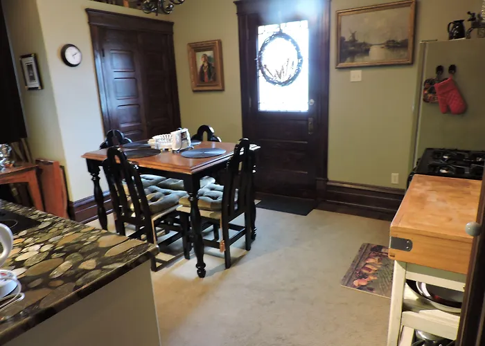 South Broadway Manor B&B - Near Fallingwater, Ohiopyle State Park, Hiking & Biking Trails Gap Scottdale