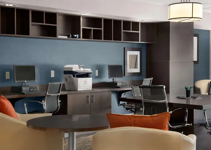 Wingate By Wyndham - Bismarck Hotel