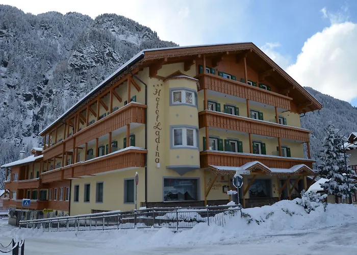 Hotel Ladina Campitello di Fassa