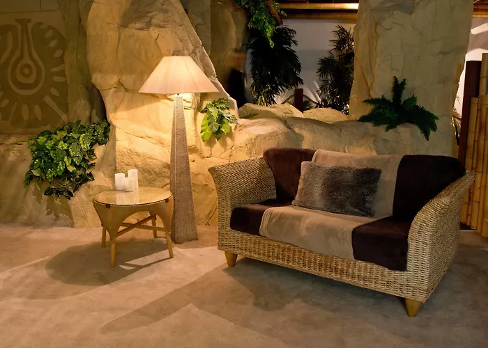 Tlh Carlton Hotel - Tlh Leisure, Entertainment And Spa Resort Torquay