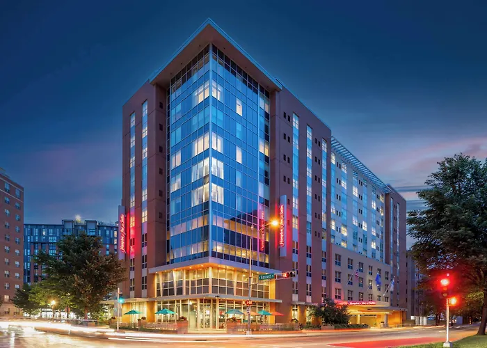 Hampton Inn & Suites Madison Downtown